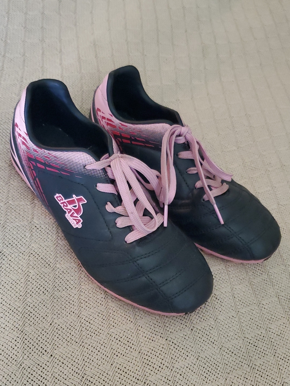 Brava Soccer Cleats Girl Size 3 Pink And Black